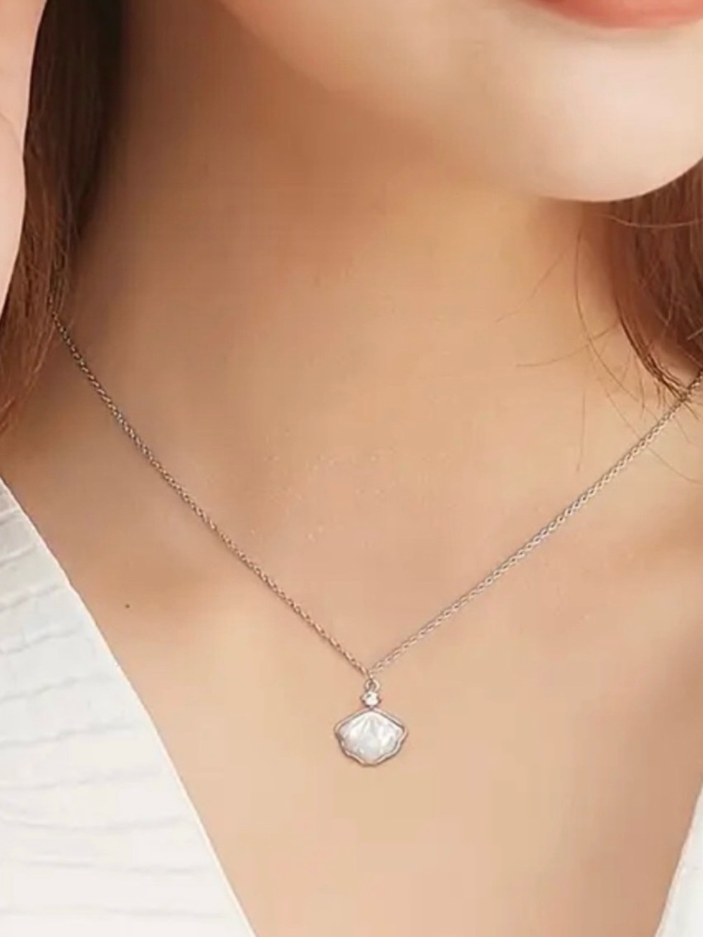 🩶Delicate Silver-Tone Sea Shell Pendant Necklace/NIP🩶